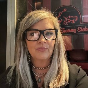 Meet your Posher, Lisa